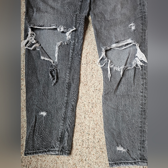 American Eagle- Highest Rise Mom Jeans - Picture 3 of 3